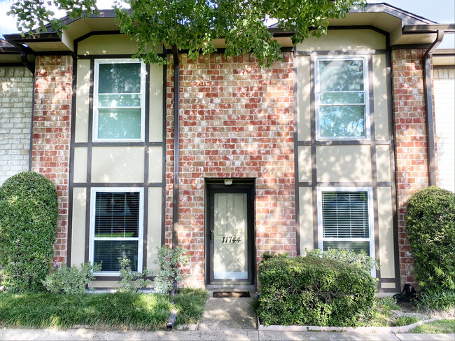 Building Photo - 11744 S Kirkwood Rd