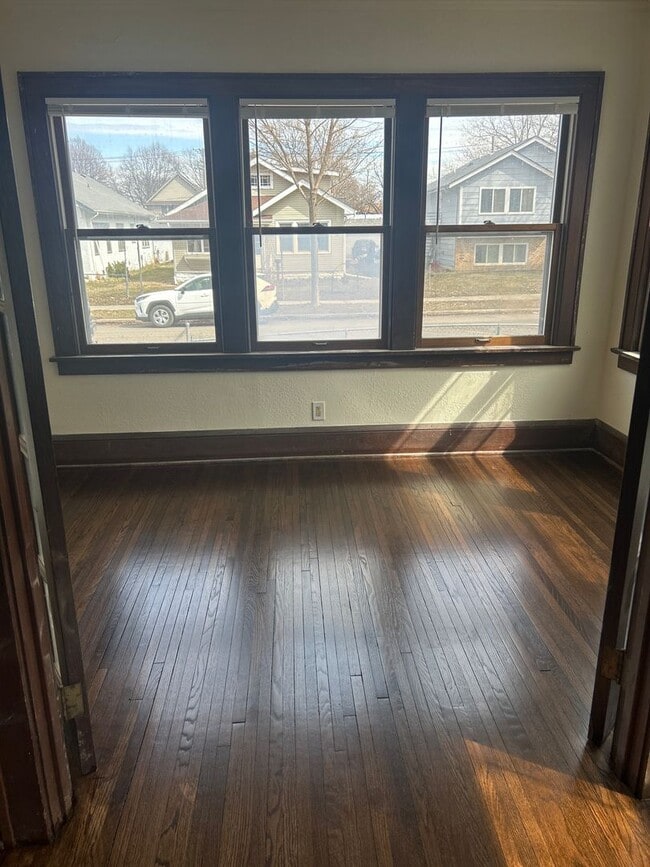 Building Photo - Gorgeous single family home! 4 Bed 2 Bath House Available 10/01/24