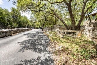 Building Photo - 4711 Spicewood Springs Rd