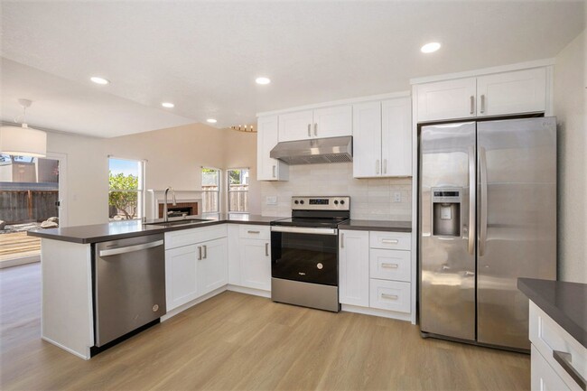 Building Photo - 1149 Old Alameda Point - 3 bedroom | 2.5 b...