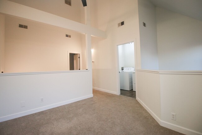 Building Photo - 2 Bedroom, 2.5 Bath Walking Distance From ...