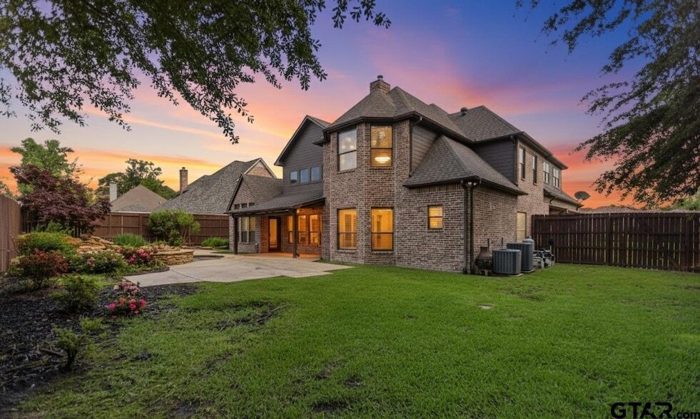Foto principal - 2312 Pinehurst St