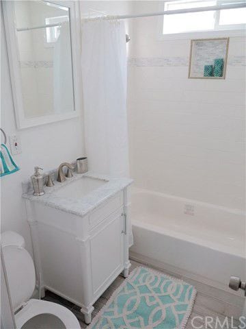 Building Photo - 6580 S Van Ness Ave