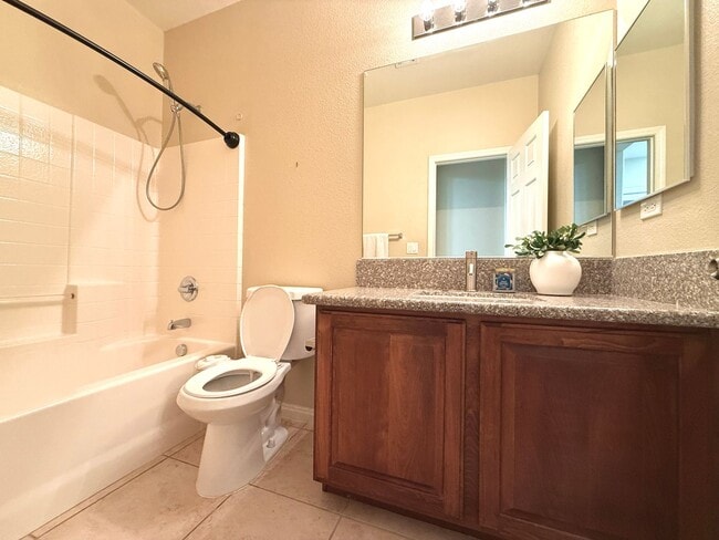 Foto del edificio - Welcome to this 5-Bedroom Henderson Home