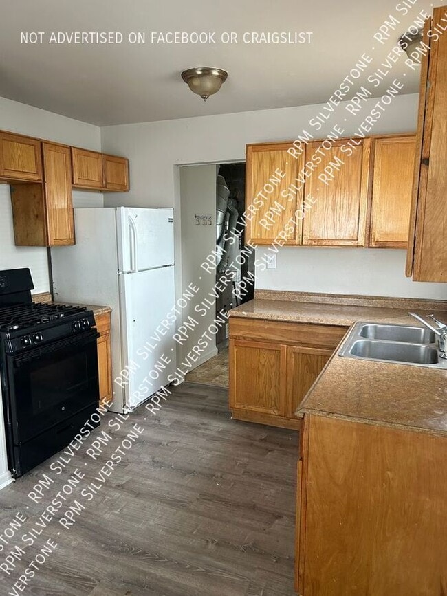 Building Photo - 21755 Elroy-