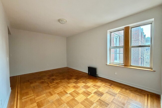 Building Photo - 175 Pinehurst Ave