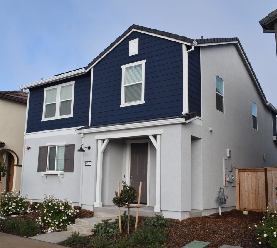 Foto principal - Resident Benefit Package Property