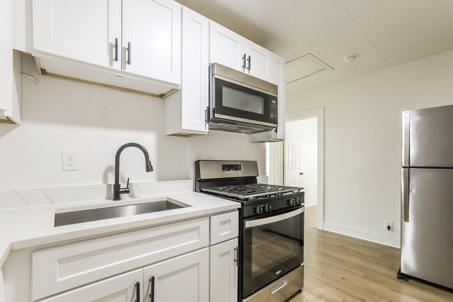 Building Photo - 502 N Jones St