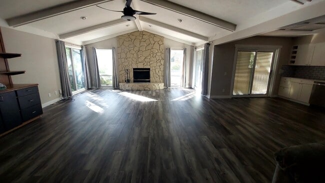 Building Photo - 866 S 156th Ave