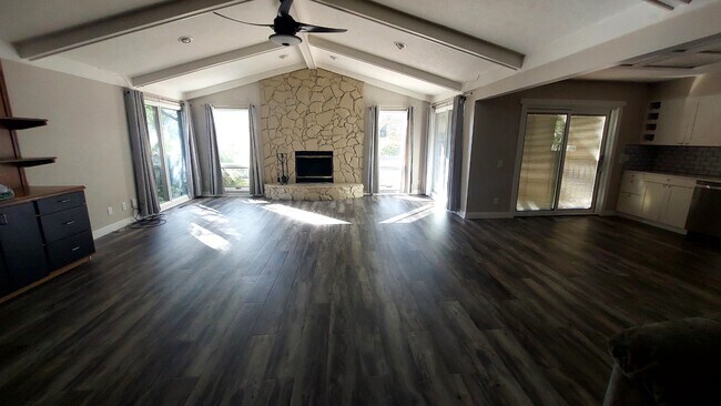 Foto del edificio - 866 S 156th Ave