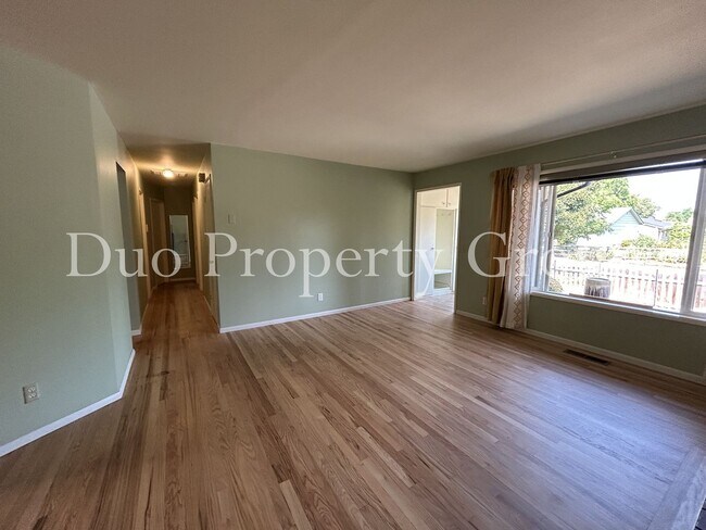 Foto del edificio - Charming 4 Bedroom Friendly Neighborhood Home