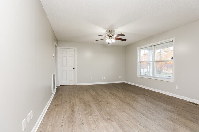 Building Photo - 1026 Mile High Dr