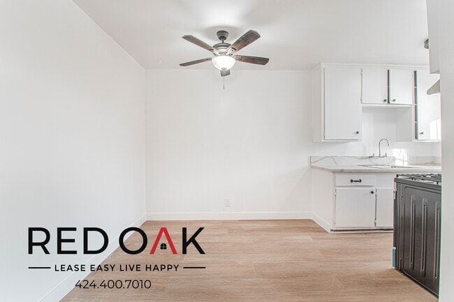 Building Photo - 919 S Lake St