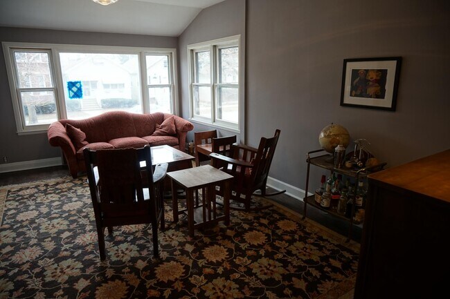 Foto del edificio - 825 Circle Ave