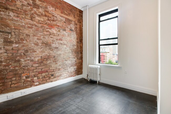 Building Photo - 156 Sullivan St