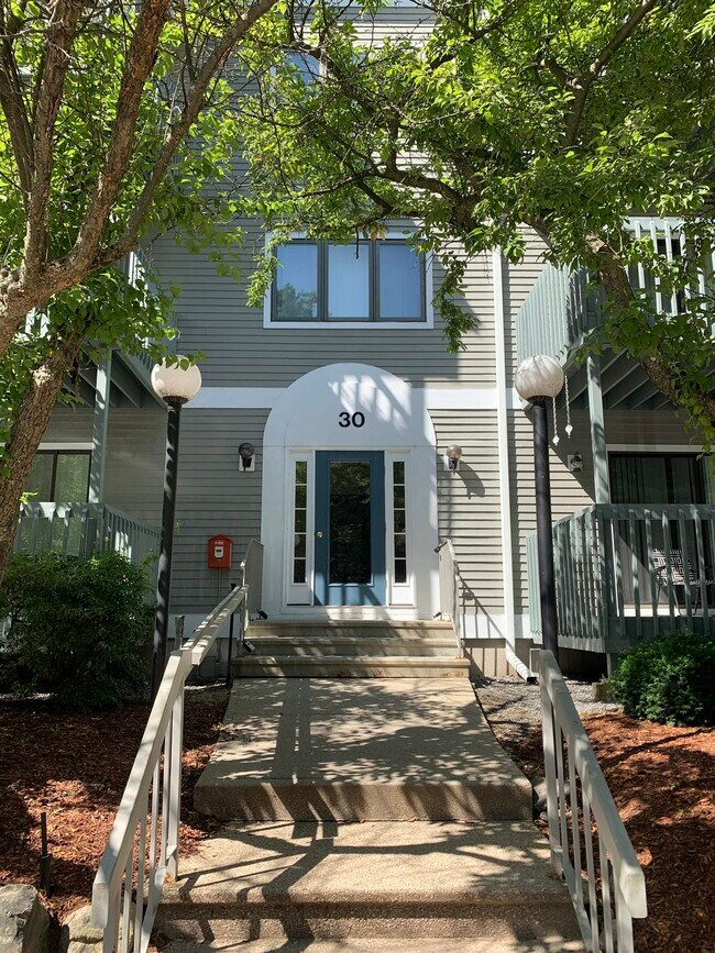 Foto del edificio - 30 Ledgewood Hills Dr