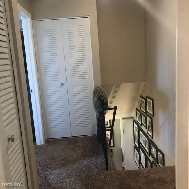 Building Photo - 2 br, 1.5 bath Townhome - 9005 E Lehigh Ave
