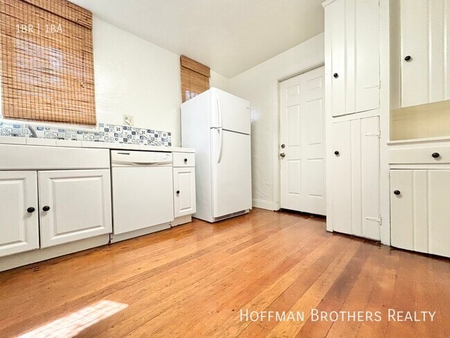 Building Photo - 415 S Coronado St