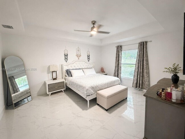 Foto del edificio - 1006 Rush Ave