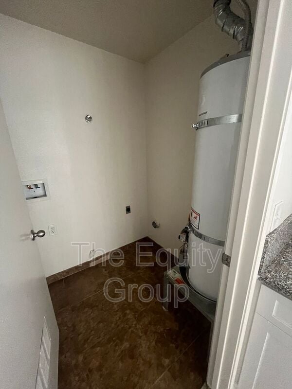 Building Photo - 813 N Floral St