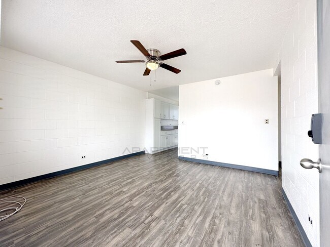 Building Photo - **SEE FULL AD FOR DETAILS** $500 1ST MONTH...