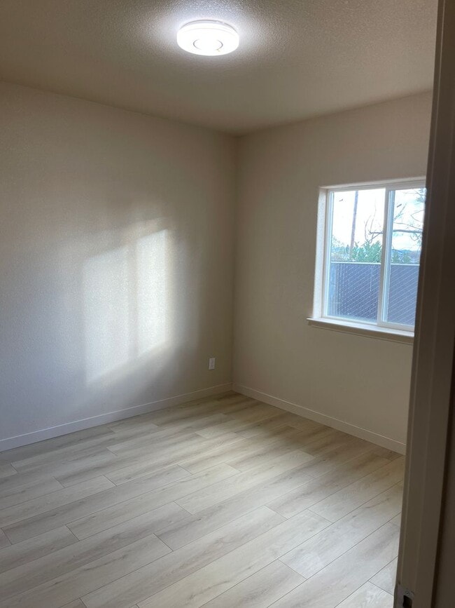 Building Photo - PA5524 A- Francis, Albert