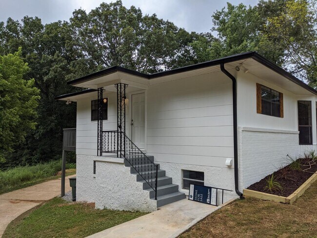 Building Photo - 7714 Basswood Dr