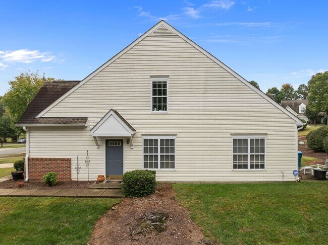 Building Photo - Stunning Townhome for Rent in Whitsett!