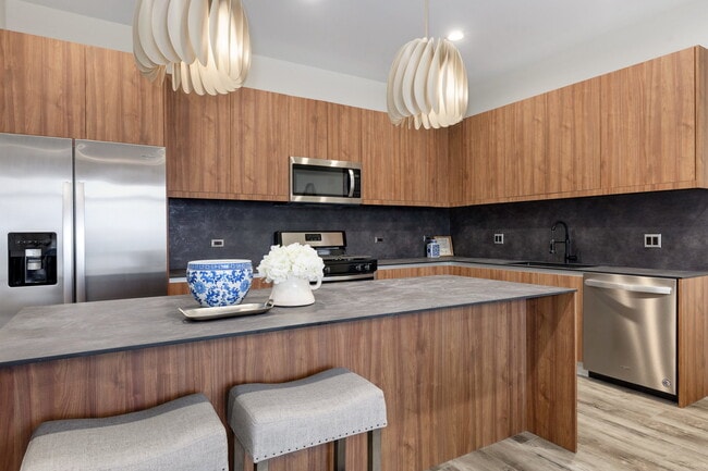 Building Photo - 790 E Irving Park Rd