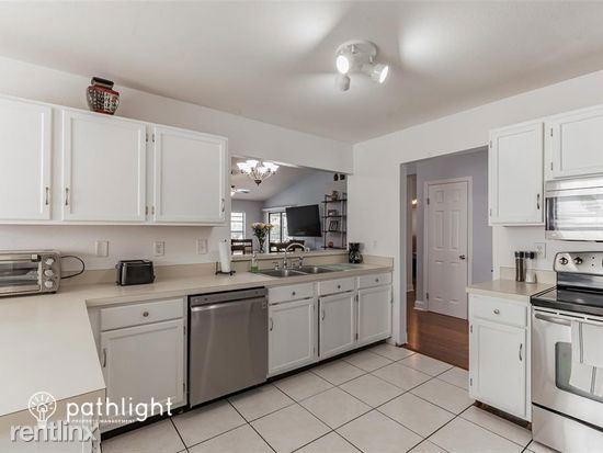 Foto del edificio - 4 br, 2 bath House - 8715 Hampden Dr UNIT