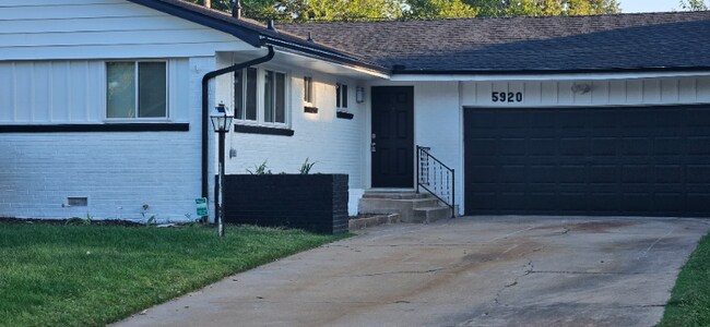 Foto del edificio - 5920 E 23rd St