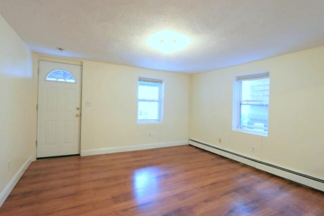 Building Photo - 128 Pine St