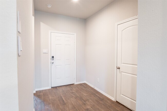 Building Photo - 21003 Seneca Willow Wy