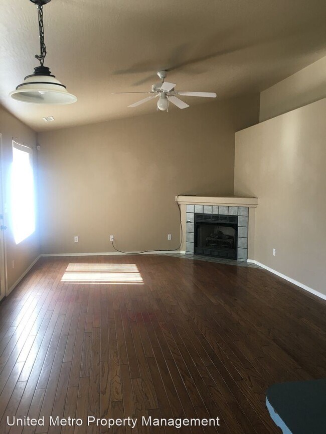 Building Photo - 3 br, 2 bath House - 5335 N. Stetson Dr.