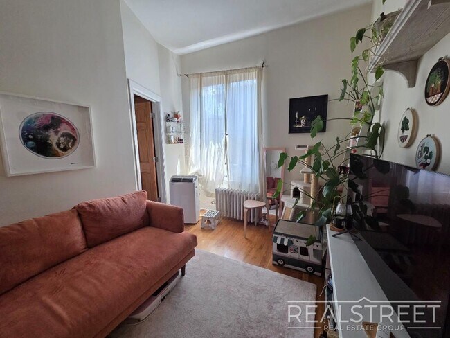 Foto del edificio - Charming 1BR in Prime Carroll Gardens w Washer/Dryer in Unit