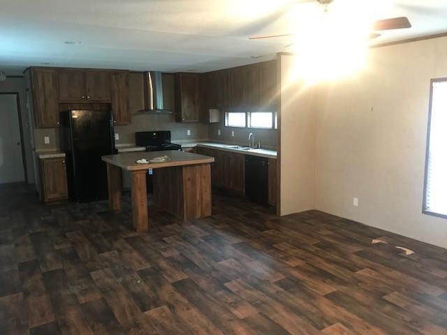 Foto del edificio - 17376 Carroll Ln