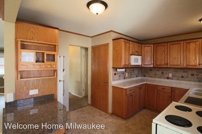 Building Photo - 3 br, 1.5 bath House - 8634 N 54th St