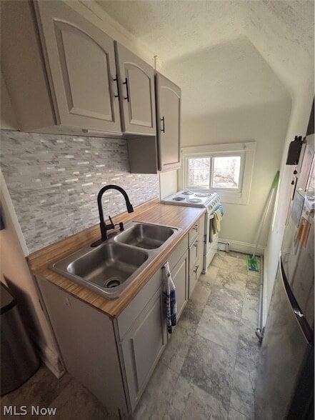 Foto del edificio - 3430 Beechwood Ave