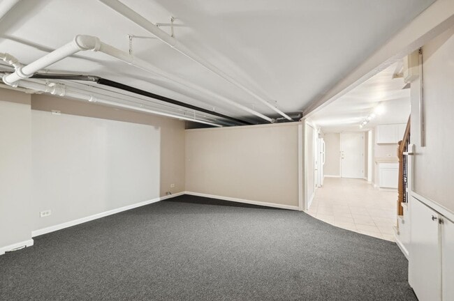 Building Photo - 2614 W Lunt Ave