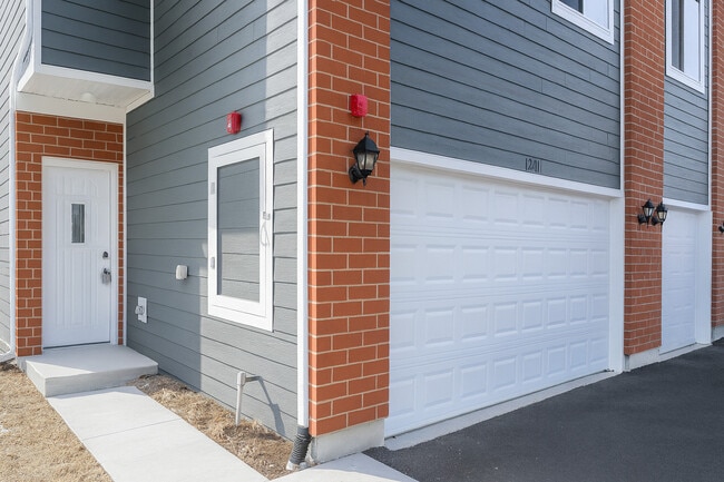 Building Photo - 1241 Gillespie Ln