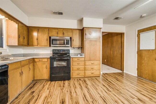 Foto del edificio - 533 E Sandy Lake Rd