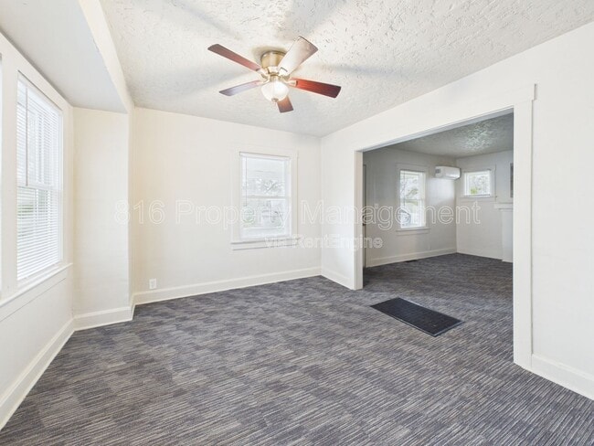 Foto del edificio - 4028 E 68th Terrace