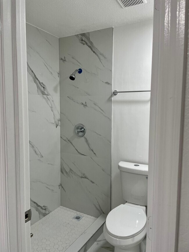 Foto del edificio - 86 NE 36th Ct