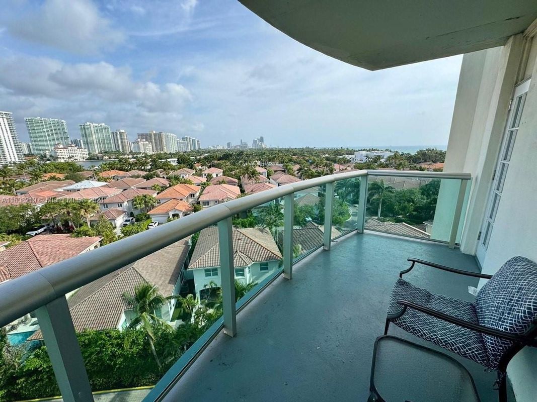 Foto del edificio - 19370 Collins Ave