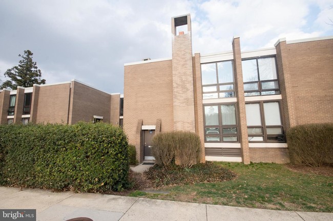 Building Photo - 11422 Washington Plaza W