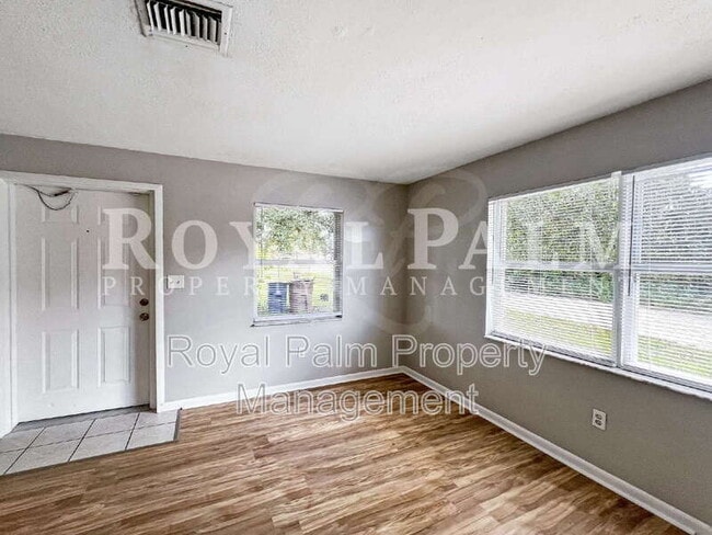 Foto del edificio - 13037 First Street- 2