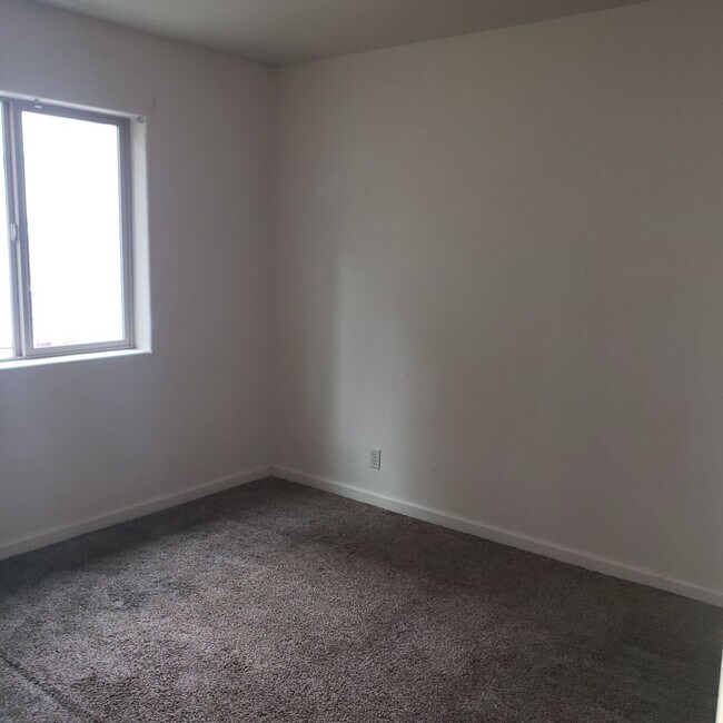 Building Photo - big720