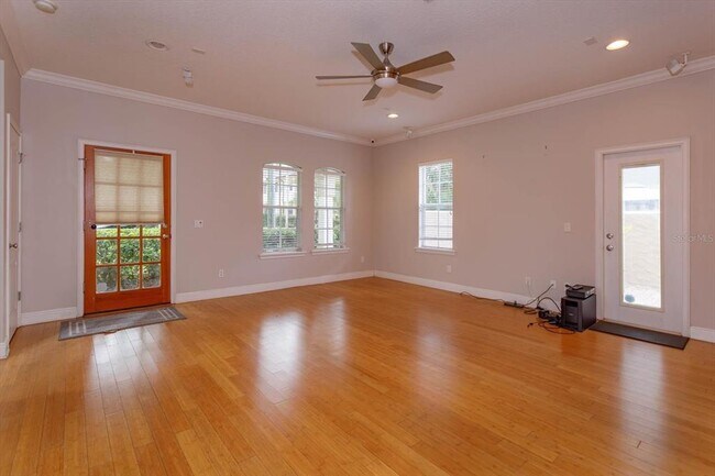 Foto del edificio - 832 Ellwood Ave