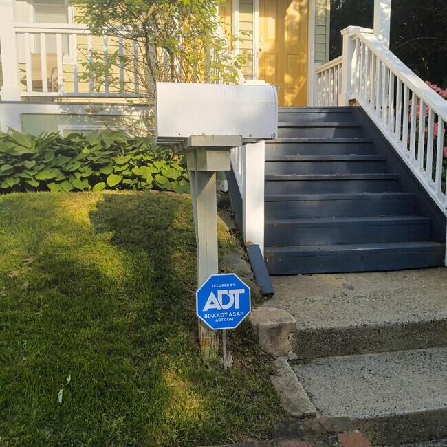 Entrada principal - 261 View St