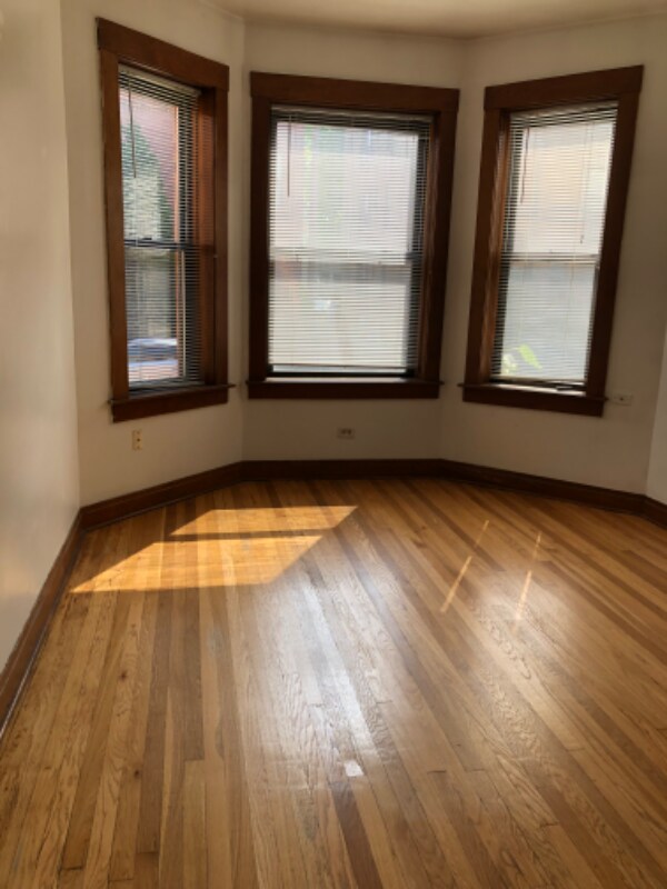 Building Photo - 3836 N Wilton Ave